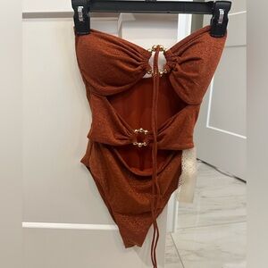 Devon Windsor size m one piece swimsuit